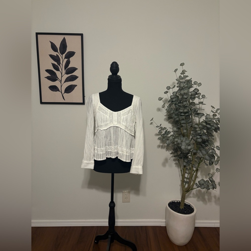 -SOLD-American Eagle Outfitters White Textured V-Neck Peplum Blouse